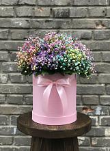Цветочная композиция из Гипсофила и Розы в шляпной коробке в Нижний Кисляй