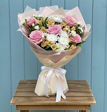 Букет цветов из:  Гвоздики, Орхидеи и Розы #REPLACE_PRED# Нижний Кисляй