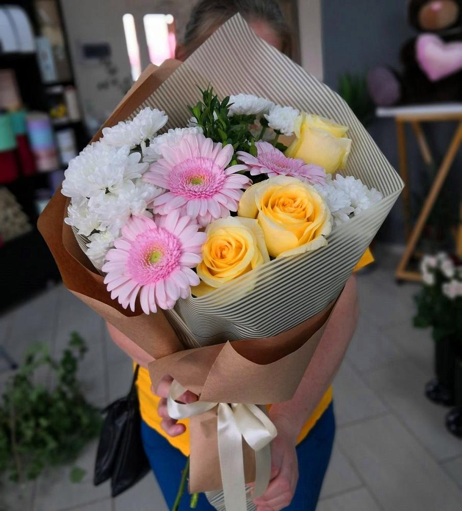 Букет цветов из: Герберы, Розы и Хризантемы в Нижний Кисляй