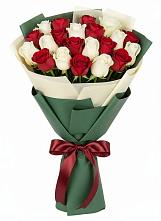 Букет Микс из красных и белых роз в Нижний Кисляй