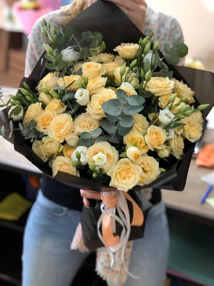 Букет цветов из: Розы и Лизиантусы в Нижний Кисляй