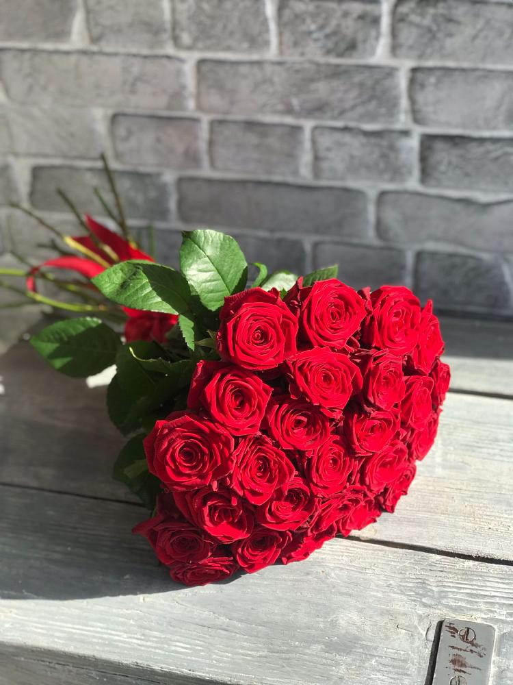 Букет Красные розы Фридом в Нижний Кисляй