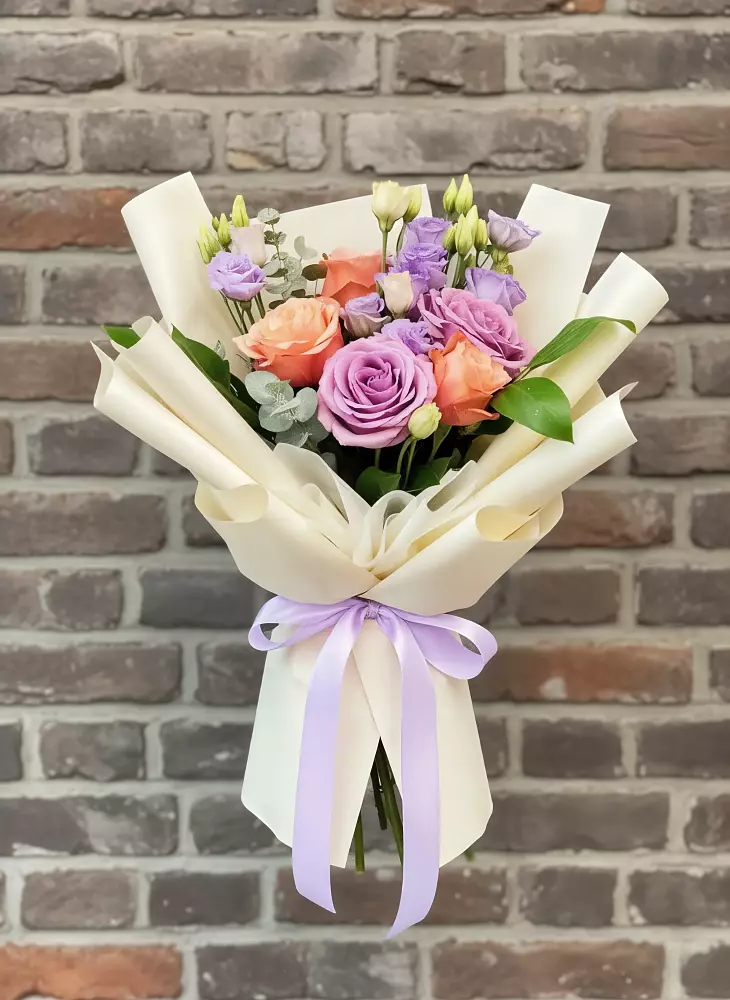 Букет цветов из: Лизиантусы и Розы в Нижний Кисляй