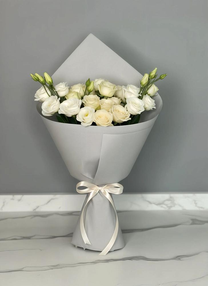 Букет цветов из: Розы и Лизиантусы в Нижний Кисляй