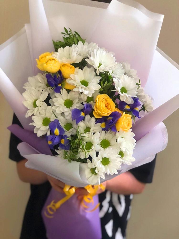 Букет цветов из: Ирисы, Хризантемы и Розы в Нижний Кисляй