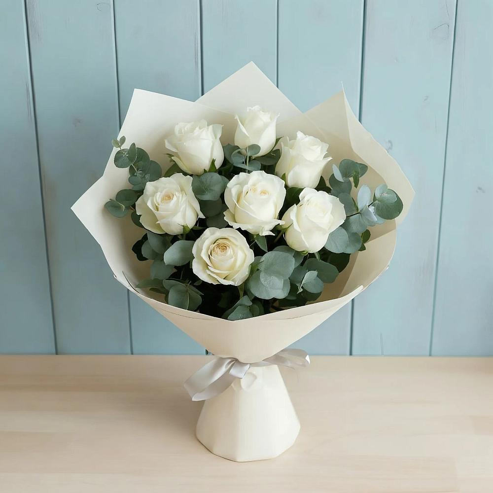 Букет Белые розы в Эвкалипте в Нижний Кисляй