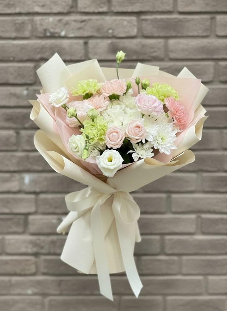 Букет цветов из: Гвоздики, Розы, Лизиантусы и Хризантемы в Нижний Кисляй