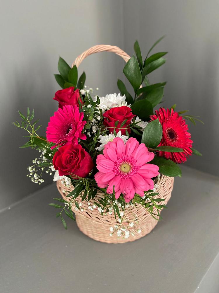 Цветочная композиция из Розы, Хризантемы и Герберы в корзине в Нижний Кисляй