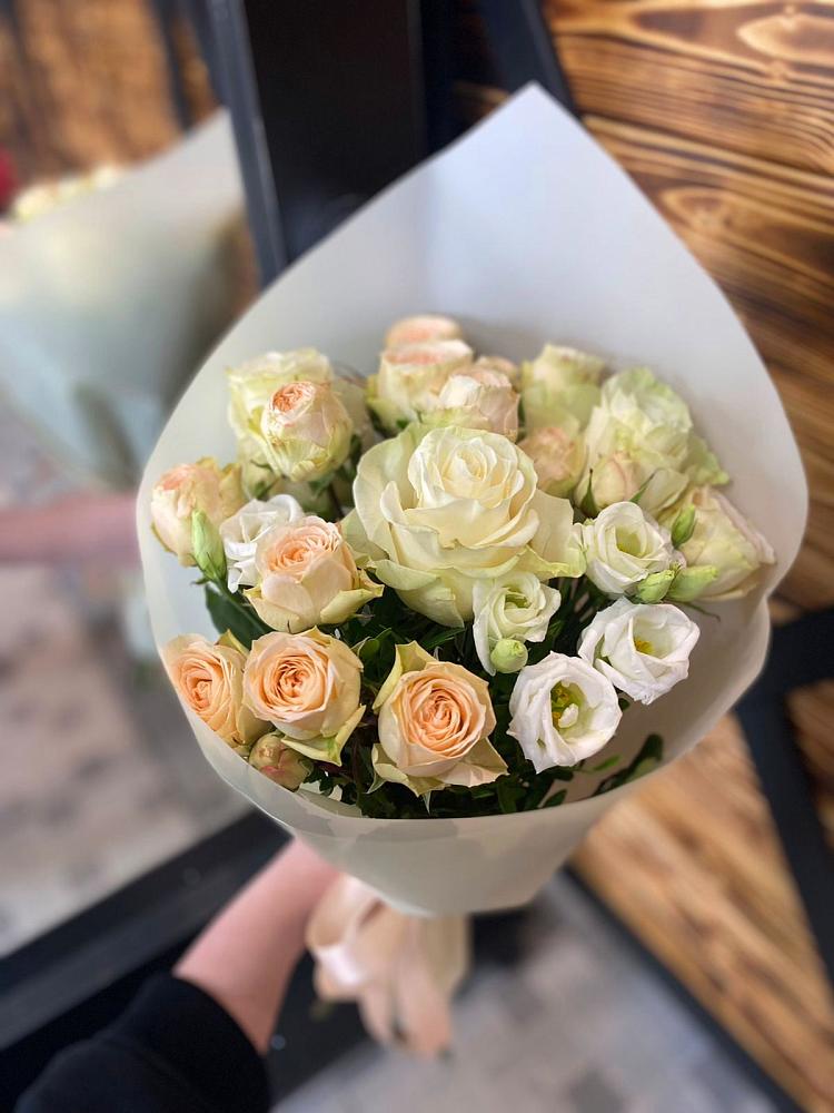 Букет цветов из: Розы и Лизиантусы в Нижний Кисляй