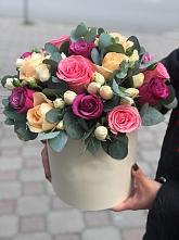 Цветочная композиция из Розы в шляпной коробке в Нижний Кисляй